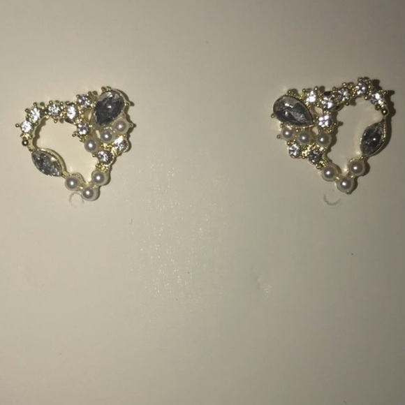 “Follow Your Heart” 18K Gold Tiny Pearl Swarovski Crystal Encrusted Adorned Stud - Picture 7 of 9